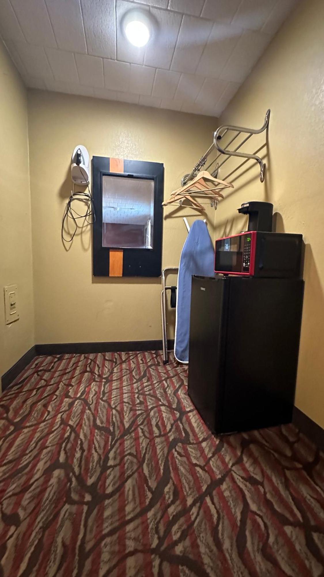 B'More Inn Motel ボルティモア エクステリア 写真