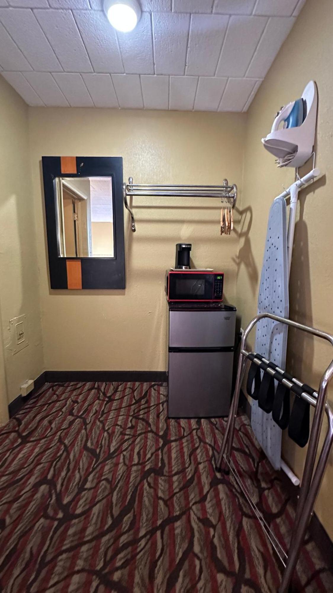 B'More Inn Motel ボルティモア エクステリア 写真